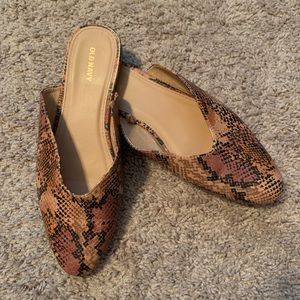 Women’s Faux Snakeskin Mule